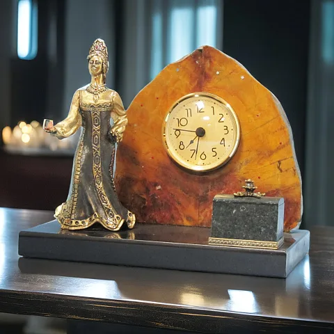 Настольные часы «Сказочница» из яшмы и змеевика — оригинальный подарок