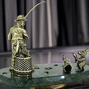 Бронзовая композиция «Рыбак» с зайцем и змеевиком — необычный подарок — фотография 1