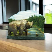 Скульптура из бронзы «Медведь на природе» на змеевике — фотография 1