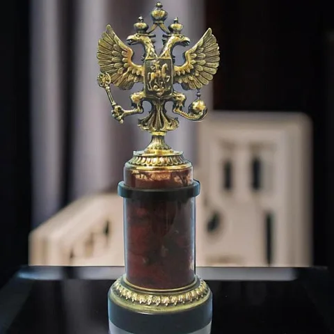 Бронзовая композиция «Герб Российский» (колонна с яшмой и долеритом) — оригинальный подарок