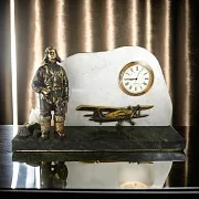 Настольные часы «Начало» из бронзы, мрамора и змеевика — оригинальный подарок — фотография 1