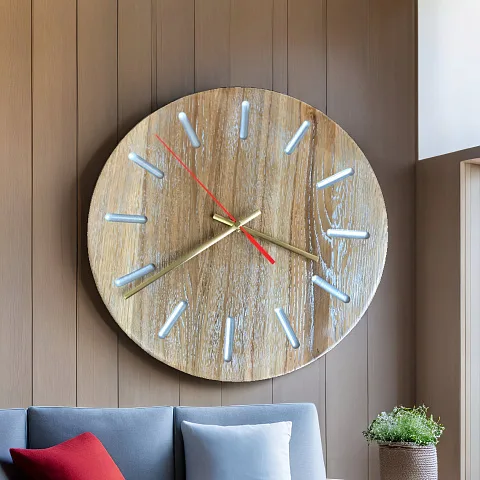 Настенные часы «Дуб светлый серебро» из массива дуба — красивый подарок