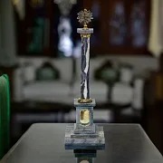 Стела «Город Воинской Славы» из серого мрамора — фотография 1